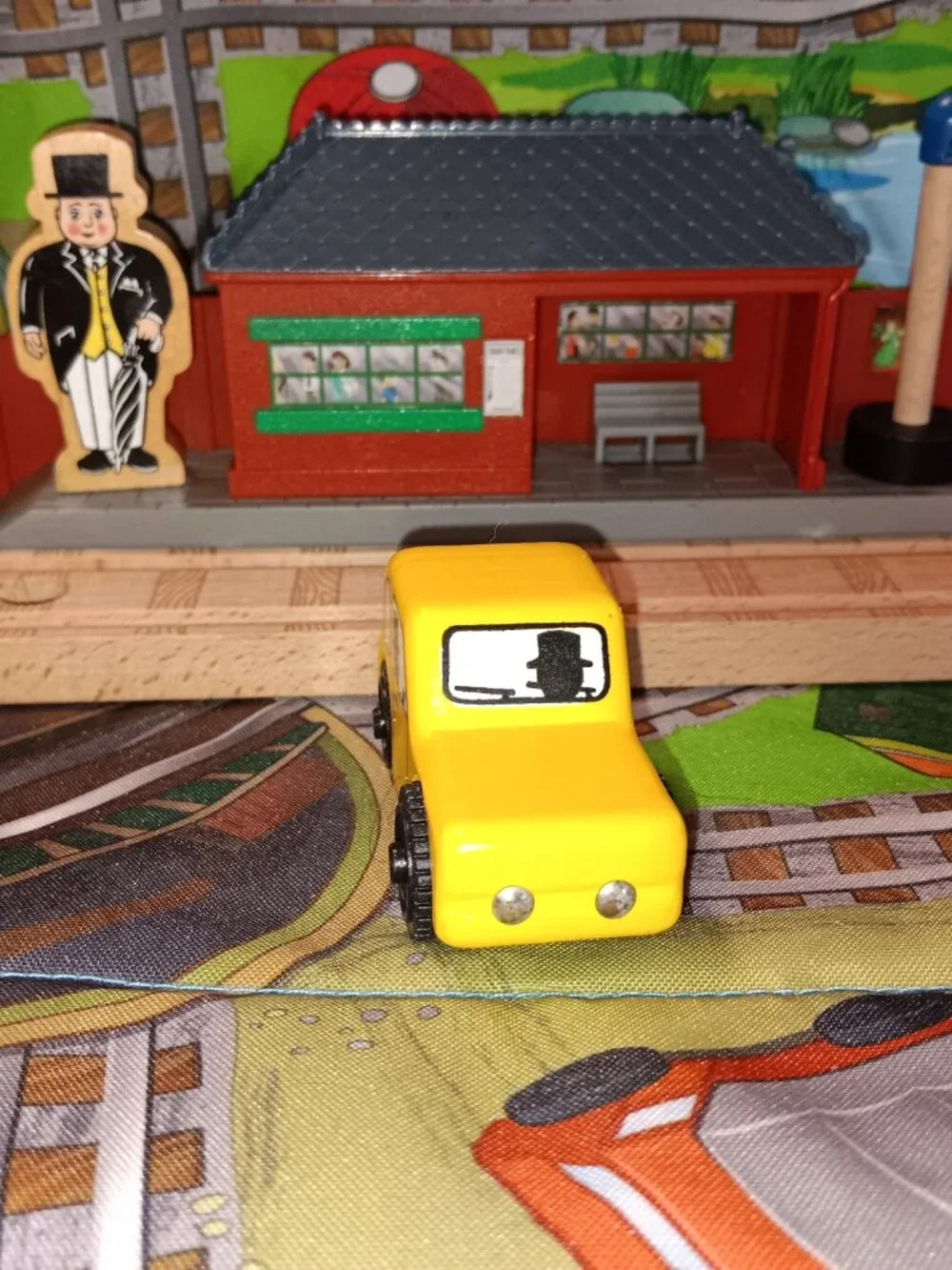 Thomas Wooden Railway Train Track Engine Sir Topham Hatt's Car Silhouette Rare